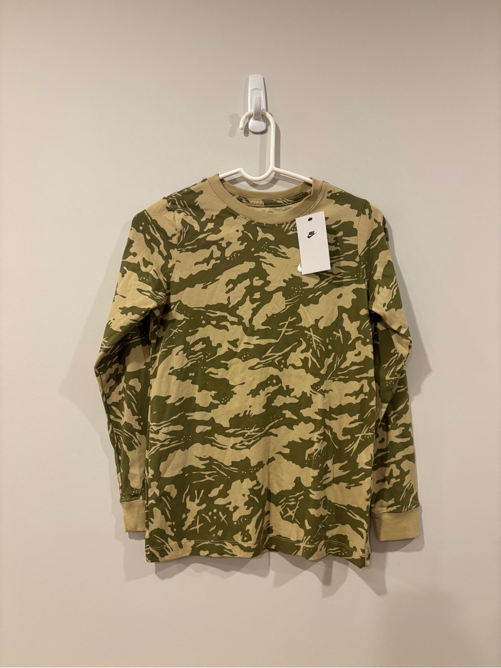 NWT Nike The Nike Tee Long Sleeve T-Shirt Camo Back to School Boys size Large